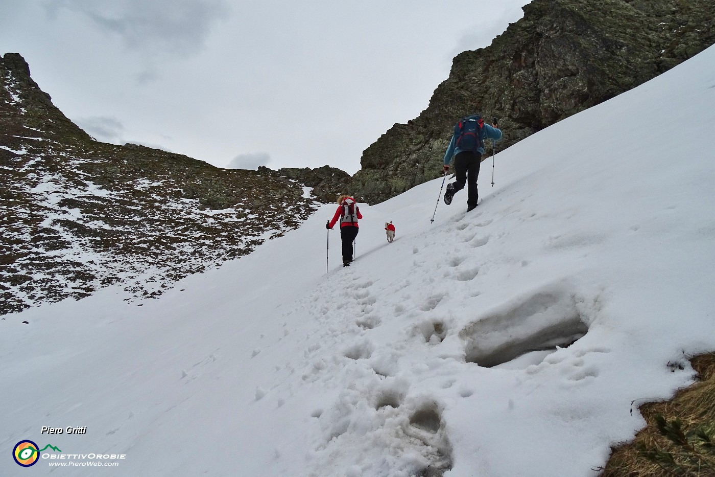 07 Verso la Bocchetta Triomen in traverso con neve .JPG -                                